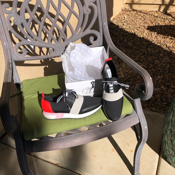 Steve Madden activewear shoes. Size 9. Worn once with original box. - Picture 1 of 4